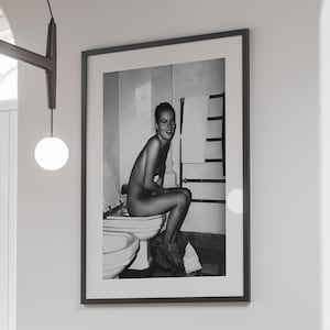 Kate Moss in Toilet Print, Black and White, Bathroom Wall Art, Vintage Photography, Feminist Poster, Girls Bathroom Decor, Digital Download