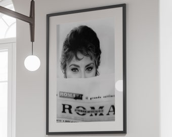 Sophia Loren Reading Newspaper Print, Black and White, Vintage Photo, Retro Wall Art, Fashion Poster, Old Hollywood Decor, Digital Download