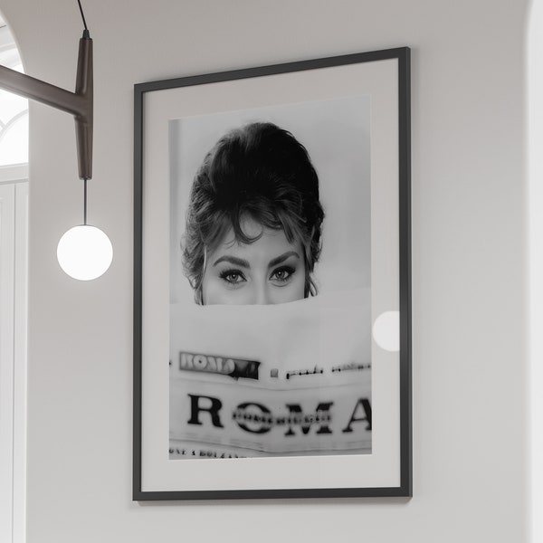 Sophia Loren Reading Newspaper Print, Black and White, Vintage Photo, Retro Wall Art, Fashion Poster, Old Hollywood Decor, Digital Download