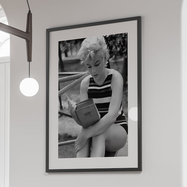 Marilyn Monroe Reading Book Print, Black and White, Printable Fashion Wall Art, Vintage Photography, Old Hollywood Decor, Digital Download