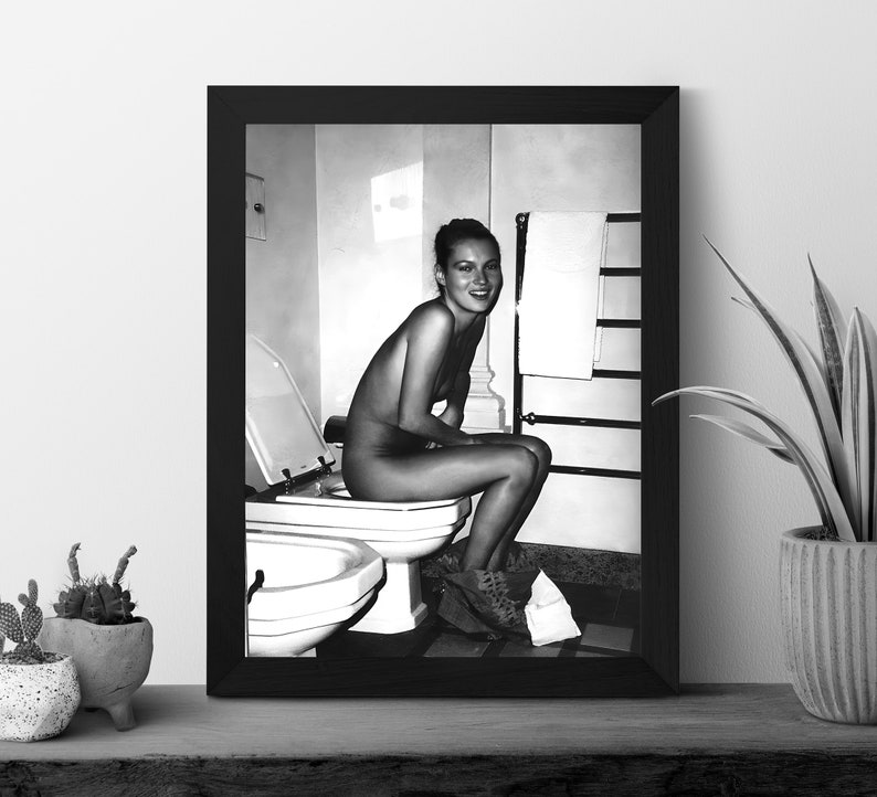 Kate Moss in Toilet Print, Black and White, Bathroom Wall Art, Vintage Photography, Feminist Poster, Girls Bathroom Decor, Digital Download