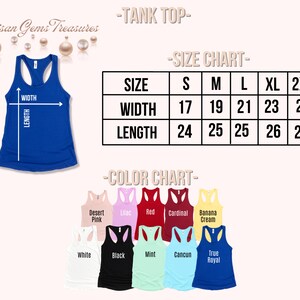 Op de afbeelding: Een maattabel en een kleurenkaart voor een tanktop. De maattabel toont de breedte- en lengtemaat in inches voor maten S, M, L, XL en 2XL. De kleurenkaart toont 10 verschillende kleuren tanktops: Desert Pink, Lilac, Red, Cardinal, Banana Cream, White, Black, Mint, Cancun en True Royal.