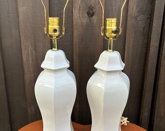 Pair of Vintage White Ceramic Ginger Jar Table Lamps, Chinoiserie Ligthing
