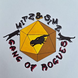 Op de afbeelding: Handgetekende illustratie met een goud-bruine geometrische vorm en een zwarte drakenkop. De tekst "MITZ & SIMZ" en "GANG OF ROGUES" is in een cirkel rond de vorm geplaatst, met twee zwarte kat silhouetten.