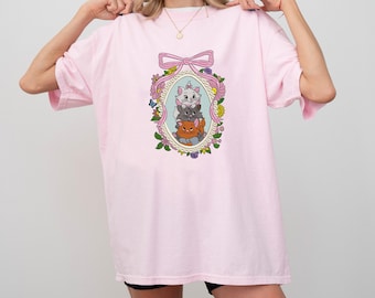 Camisa bordada Comfort Colors® de Disney Los Aristogatos con la gata Marie, camisa de Disney Los Aristogatos, camisa de Disney con la gata Marie, familia Magic Kingdom ESD580