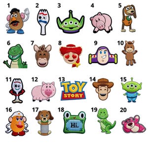 Puede incluir: Una colecci&oacute;n de parches bordados con personajes de la pel&iacute;cula animada "Toy Story". Los parches incluyen personajes como Sr. Cara de Papa, Buzz Lightyear, Woody y otros. Los parches son coloridos y detallados, perfectos para decorar ropa o accesorios.