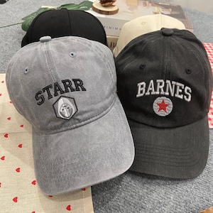 Gorra bordada del Escuadrón Thunderbolts, gorra de Marvel, gorra roja de Yelena Belova Bucky Barnes Taskmaster Ghost Guardian, camiseta de Disney Trip EHD01-EHD06