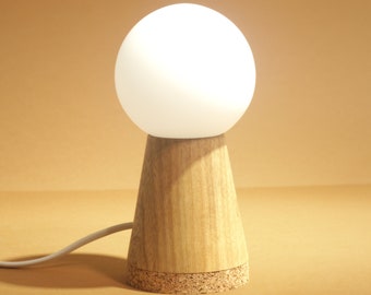 Lampe globe avec base en liège / lampe globe / lampe liège / lampe de table de nuit / lampe de bureau