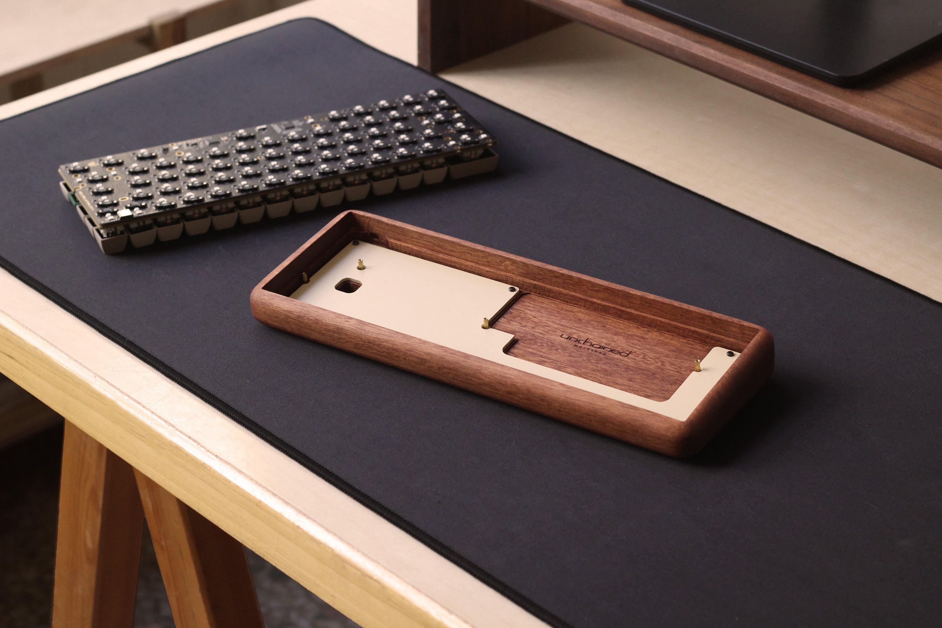 Unique Keyboard Case Mahogany 60% Mechanical Keyboard Case: Curved Mechanical Keyboard Case ...