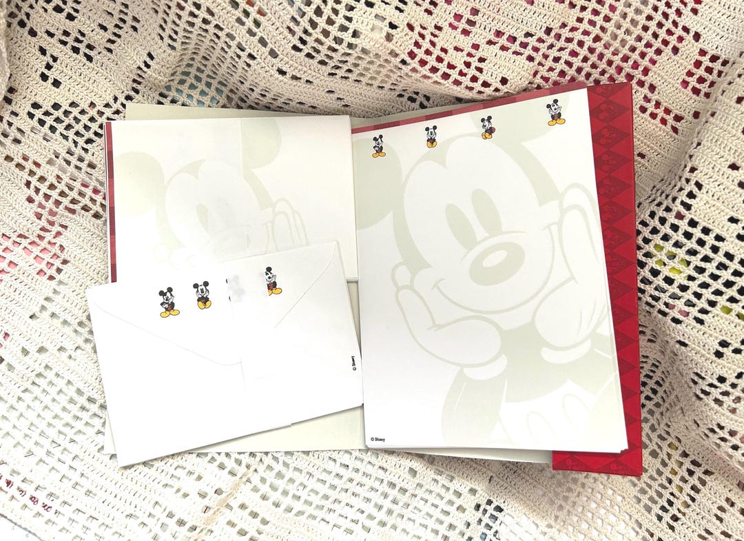 Disney Mickey Mouse Stationery Set (includes 26 Printed Sheets/14 ...