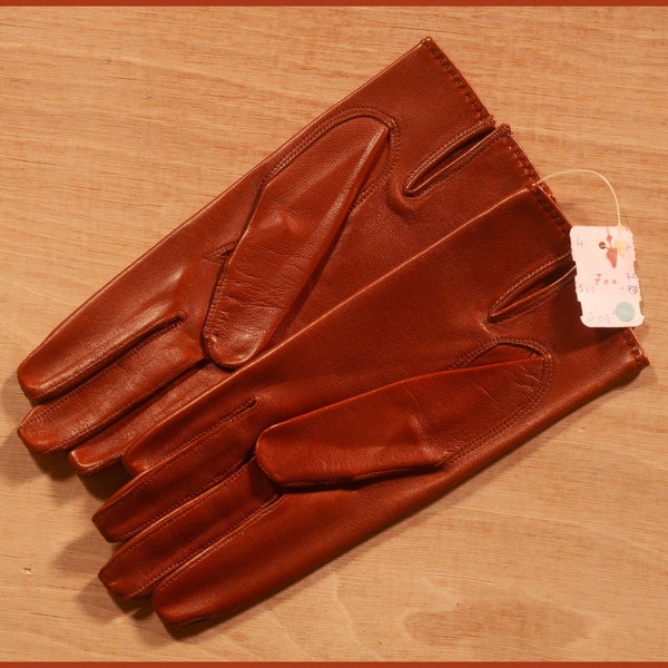 Vintage 60s Soft Hand Cut Leather Gloves - size 7 - Medium