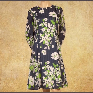Vintage 70s Pleated Floral Print Dress (size US6, UK10, FR38, D36, IT42)