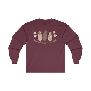 T-shirt a maniche lunghe da infermiera della terapia intensiva neonatale immagine 2