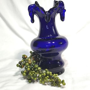 1940&#39;s Fenton Blue Glass Tulip Vase