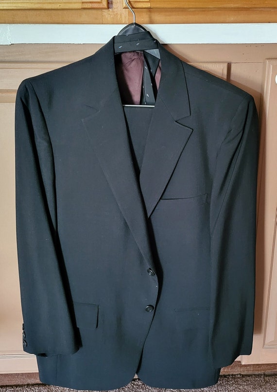 Black-Vintage Botany 500 Suit Size 44 Reg. Include