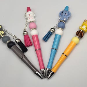 Unieke navulbare balpen met "wilde" dierenkralen en inclusief 4 navulbare inktcartridges: zwarte inkt