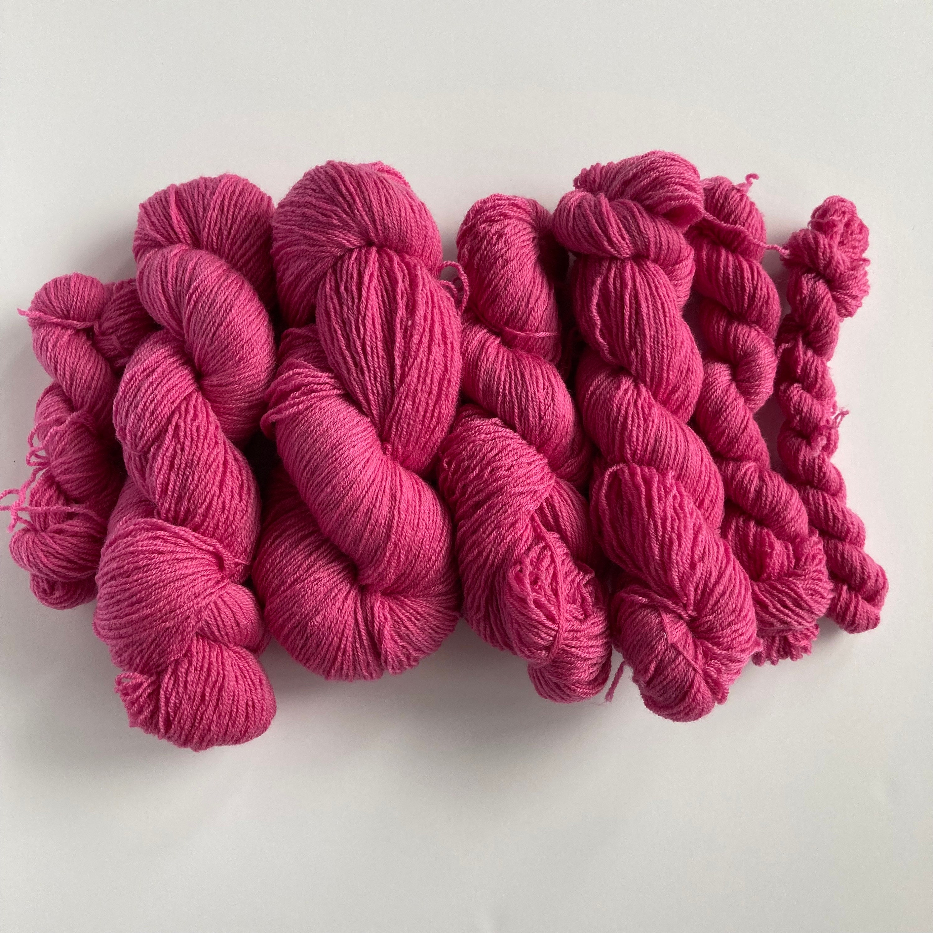 100% Merinowolle | Leichtes Fingering Weight Yarn | Pink | Recyceltes Garn