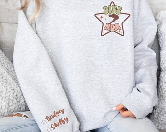 Dive Mom Personalized Sweatshirt, Retro Dive Team Pocket Print Crewneck, Custom Name Sleeve Shirt 4 Mama, Mother's Day Gift for Sports Mom