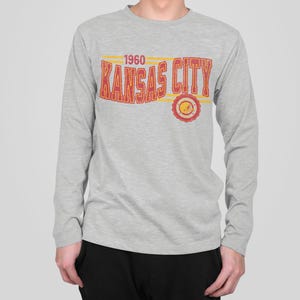 Kansas City Football Retro Crewneck Långärmad, Chief Retro Långärmad T-shirt, KC Unisex T-shirt, Matchdag T-shirt, Chief Football Fan Gåva bild 2