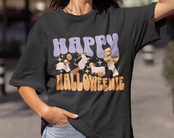 Happy Halloweenie teckel comfort kleuren T-shirt, Halloween teckel uniseks shirt, retro worstje hond Spooky seizoen shirt, shirt hondenliefhebber, shirt hondenliefhebber