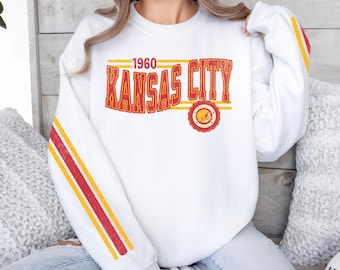 Kansas City Football Retro Sweatshirt mit Rundhalsausschnitt, Häuptling Retro Streifen Sweatshirt, KC Häuptling Unisex Hemd, Vintage Schrift, Häuptling Fan Geschenk