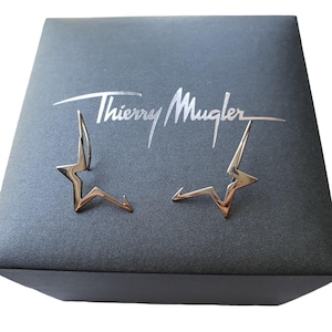 【関税込み】Mugler エングレーブドロゴ ピアス Mugler Earrings - Etsy