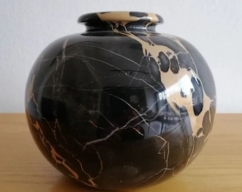 Postmodern vase in black Portoro marble, circa 1980.