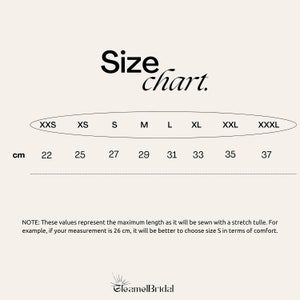 May include: Size chart for a garment, showing measurements in centimetres for different sizes: XXS (22 cm), XS (25 cm), S (27 cm), M (29 cm), L (31 cm), XL (33 cm), XXL (35 cm), and XXXL (37 cm).