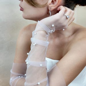 Long Tulle Pearl Wedding Bridal Gloves Fingerless Arm Cuff Sheer Gloves for Formal Event Party Cosplay Gloves White and Off-White