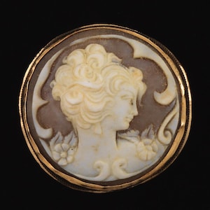 14K Victorian Gold and Carved Cameo Pin Brooch / Pendant
