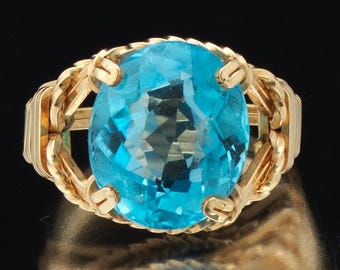 14K Blue Topaz and Yellow Gold Ring Size 5.75