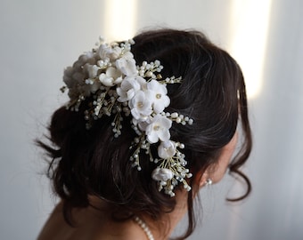 Chic White Flower Wedding Hair Accessories - Beautifully Designed Bridal Hair Piece with Beads and Blooms