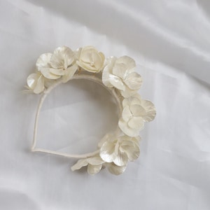 Bridal flower headband - Ivory flower hair piece - Wedding floral hair accessory - Bridal floral headpiece - Floral wreath - Floral tiara