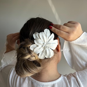 Spanish bun hairstyle flower pin - Wedding hair accessory - Ivory peony hair pin - Handmade clay hair piece - Wedding flower comb - Rose pin
