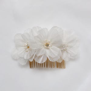 Wedding Flower Hair Piece - Bridal Hair Piece Floral - Wedding Headpiece - Elegant White Tulle Flower Hair Pin - Flower Hair Comb