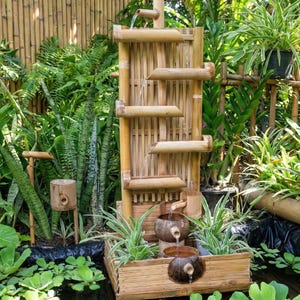 庭用の大きな手作り竹製噴水 - 禅の滝とココナッツプランター - 屋外装飾