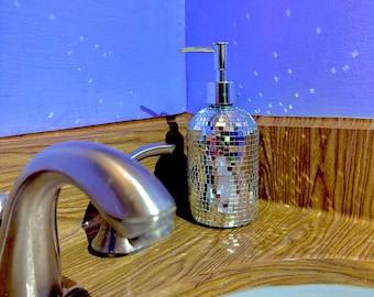 Dispensador de jabón con forma de bola de discoteca: decoración de baño retro