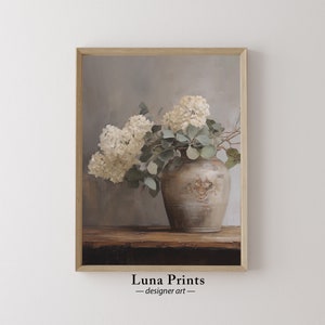 Hortensia's in oude vaartuig schilderij, afdrukbare kunst, gedempte getinte bloemsierkunst