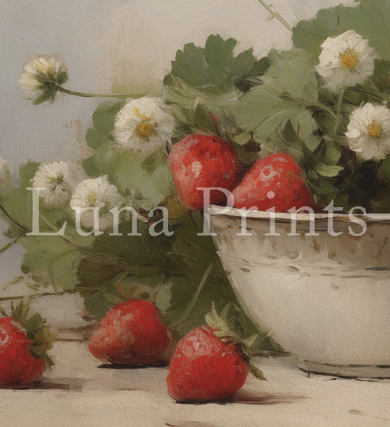 Pu&ograve; includere: Una ciotola di ceramica bianca piena di fragole rosse, con alcune fragole che cadono su una superficie bianca. La ciotola &egrave; circondata da foglie verdi e fiori bianchi.
