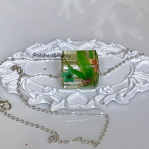Dried Flower Necklace  ~ Floating Flower Necklace ~ Silver necklace ~ Unique Necklace ~ Nature Lover Necklace ~ New in gift box