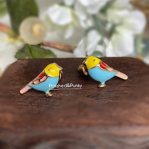 Vogel Ohrringe ~ kleine Vogel Ohrringe ~ Goldohrringe ~ süsse Ohrringe ~ Verspielte Ohrringe ~ Emaille Ohrringe ~ Ohrstecker in Geschenkbox