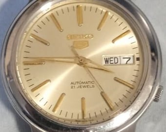 Restaurierte JDM Seiko 5 Automatik, golden champagne Sunburst Zifferblatt, Ausstellungsboden, neues Glas, Juni 2005