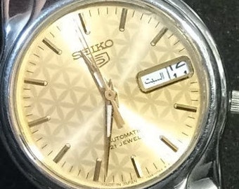 Gereviseerde, gerestaureerde vintage JDM automatische Seiko met prachtige geguillocheerde wijzerplaat, dagdatum, skeletbodem, nieuw kristal