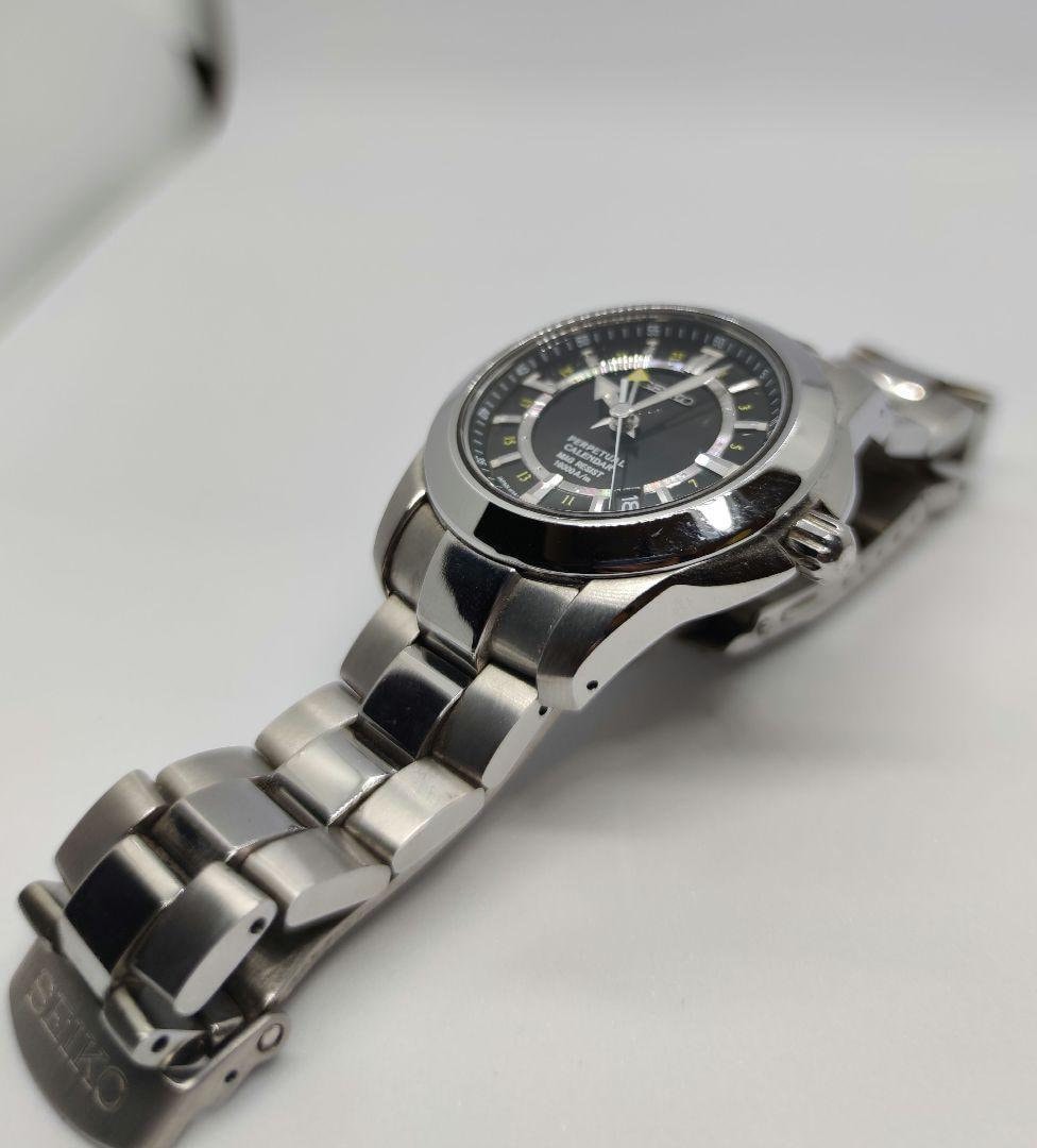 精工 SEIKO GMT 8F56-00F0 　A4プロスペック腕時計 希少 SEIKO PERPETUAL CALENDAR 8F56-00F0 Quartz GMT Black Dial Titanium