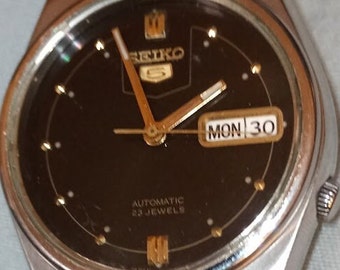 Reloj Seiko 5 7S26-3120 vintage restaurado y reacondicionado, automático, de solo 23 joyas, fecha de nacimiento de mayo de 1999