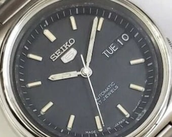 Gerestaureerde JDM Seiko 5 automatische weekdater, antracietkleurige wijzerplaat met gouden indexen, april 1991