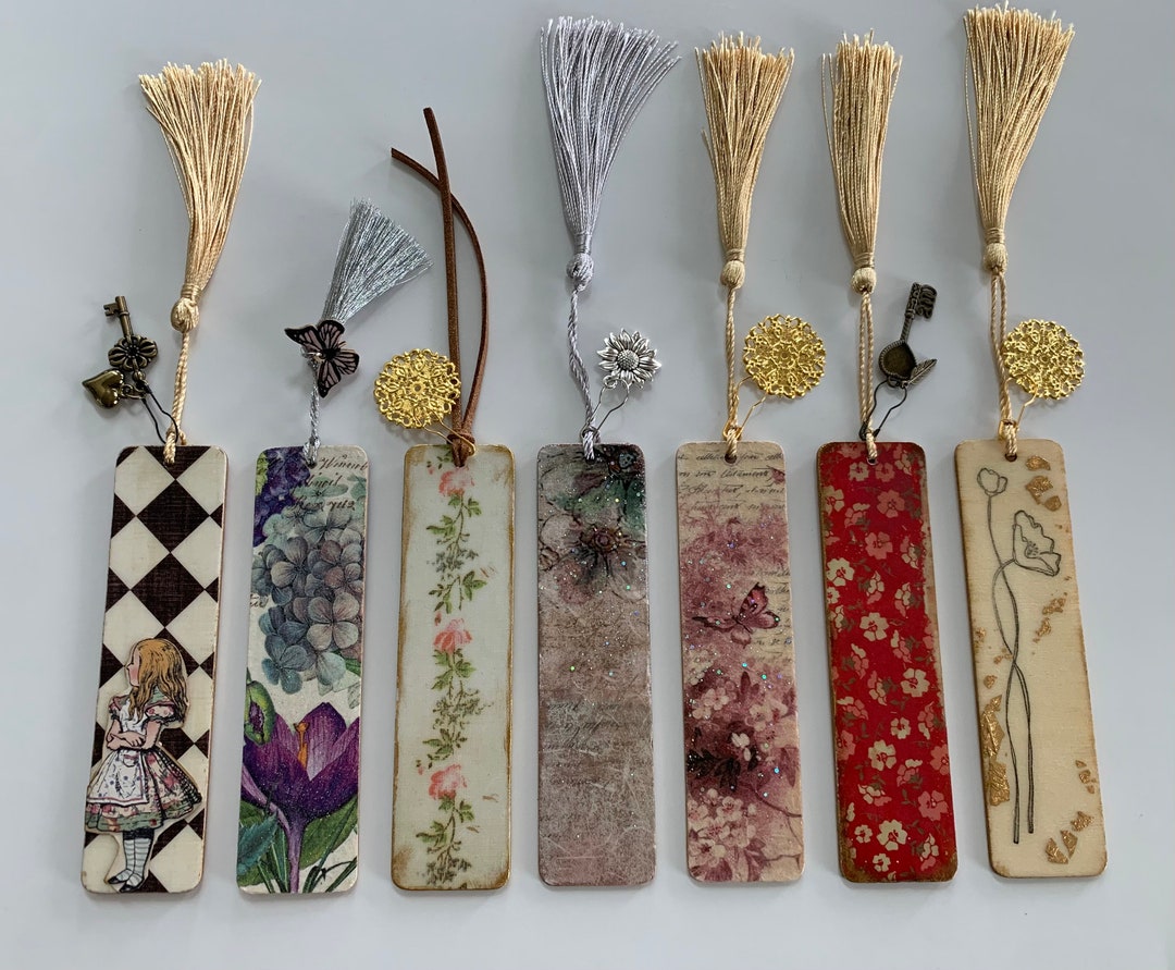 thumbnail image 2 of 2PCS Magnetic Leather Bookmark With Initial, Double-Sided Bookmarks Fo 2 of 12