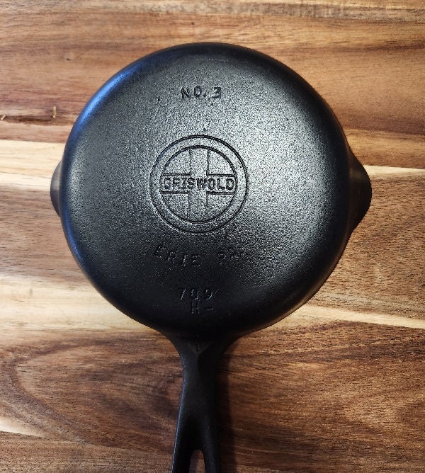 Vintage Griswold Large Block Logo #3 Cast Iron Skillet 709 B – The Forge at  Pleasant Valley Farm