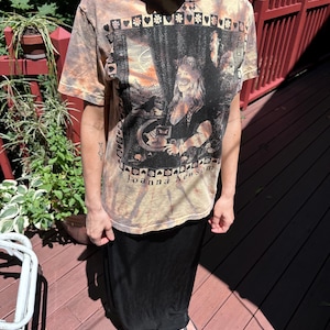 Joanna Newsom YS T-shirt - Sitodruk - Bawełna barwiona metodą tie-dye - Koszulka dla fanów JoNew - Ręcznie robiona - Letni tie-dye - Milk Eyed Mender - Folk zdjęcie 7