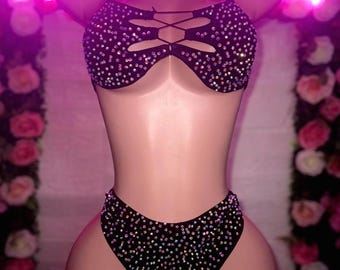 Bikini negro de talle alto con pedrería, ropa de baile exótica, atuendo de stripper.